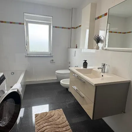 Exklusive Fuer 8 Personen Mit Grossem Balkon Daire *