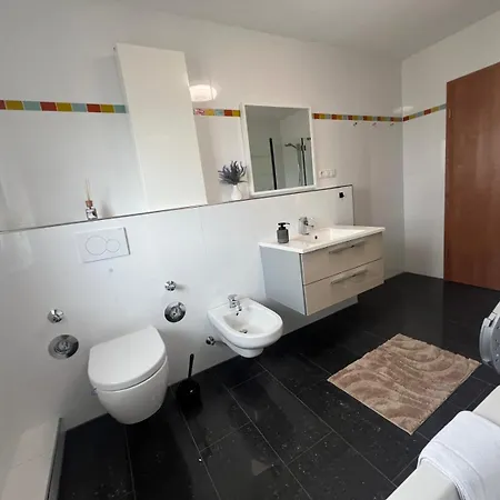 Exklusive Fuer 8 Personen Mit Grossem Balkon Daire