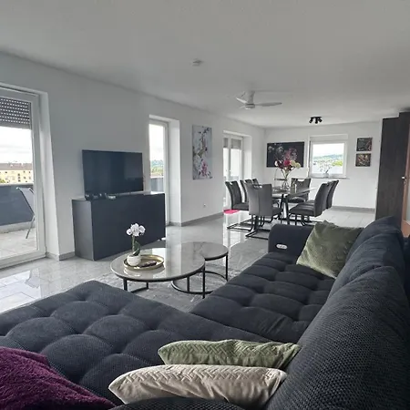 Exklusive Fuer 8 Personen Mit Grossem Balkon